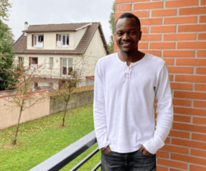 Lire la suite à propos de l’article Moi qui aurais dû mourir en mer, je peux encore chanter