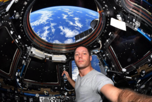 Lire la suite à propos de l’article Alpha Amadou, l’espace et le clair de lune