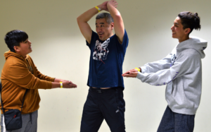 Lire la suite à propos de l’article Les ateliers théâtre de Tandem :                espaces d’échange, de réflexion et de rire